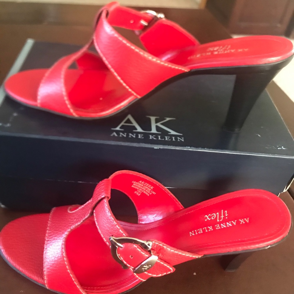 AK iflex Sandals Size 9 (New)